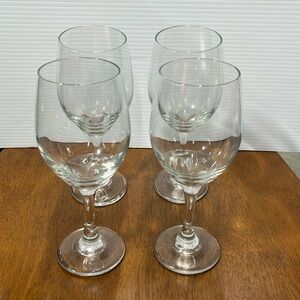 4 wine glasses